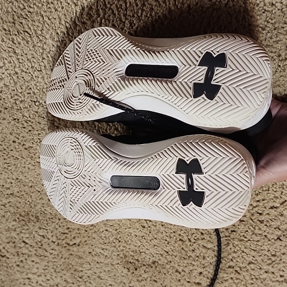 Under armour basketball shoes! - Picture 5 of 6